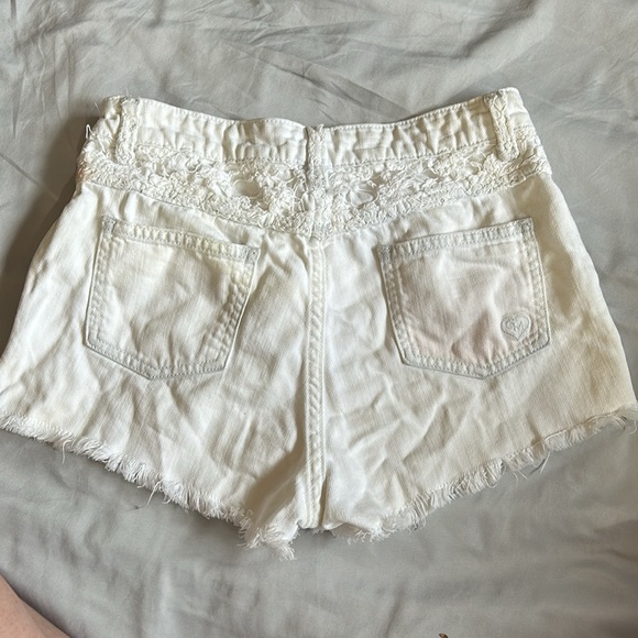 Embroidered High Waisted shorts - Picture 2 of 7